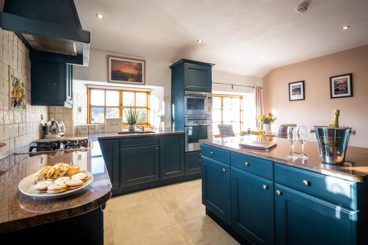 Stunning Cottage Grade 2 Listed With Parking And Hot Tub Bowness-on-Windermere Exterior foto