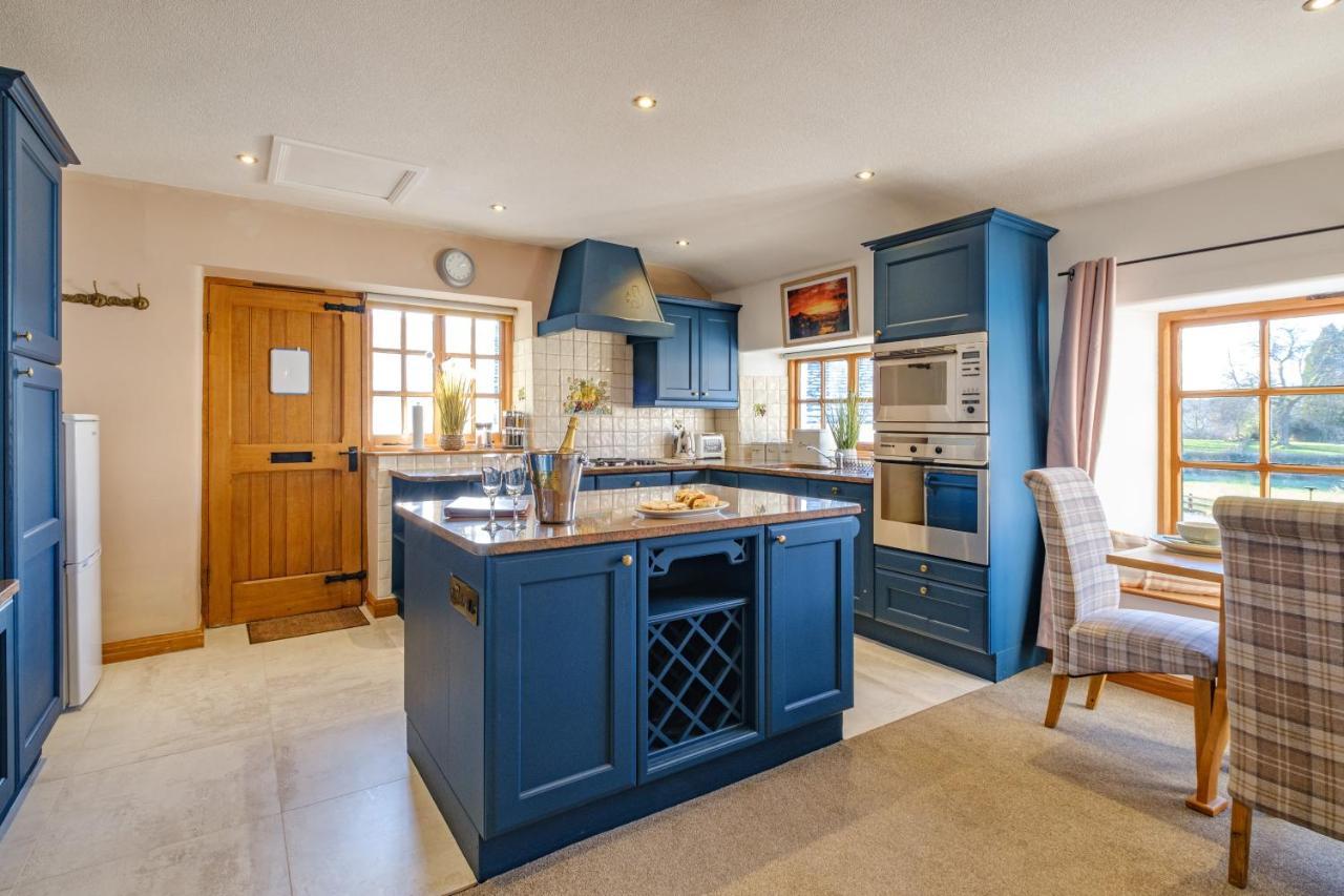 Stunning Cottage Grade 2 Listed With Parking And Hot Tub Bowness-on-Windermere Exterior foto