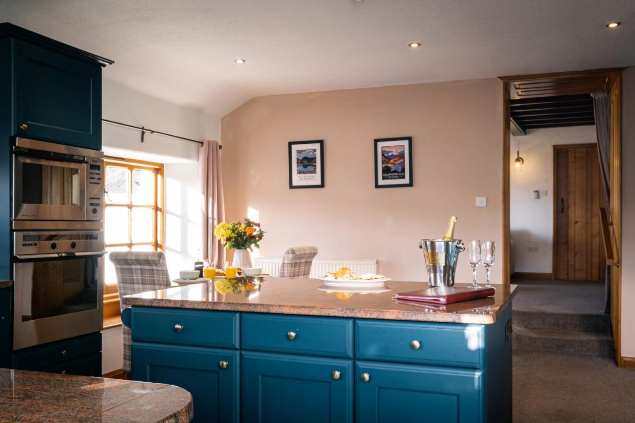 Stunning Cottage Grade 2 Listed With Parking And Hot Tub Bowness-on-Windermere Exterior foto